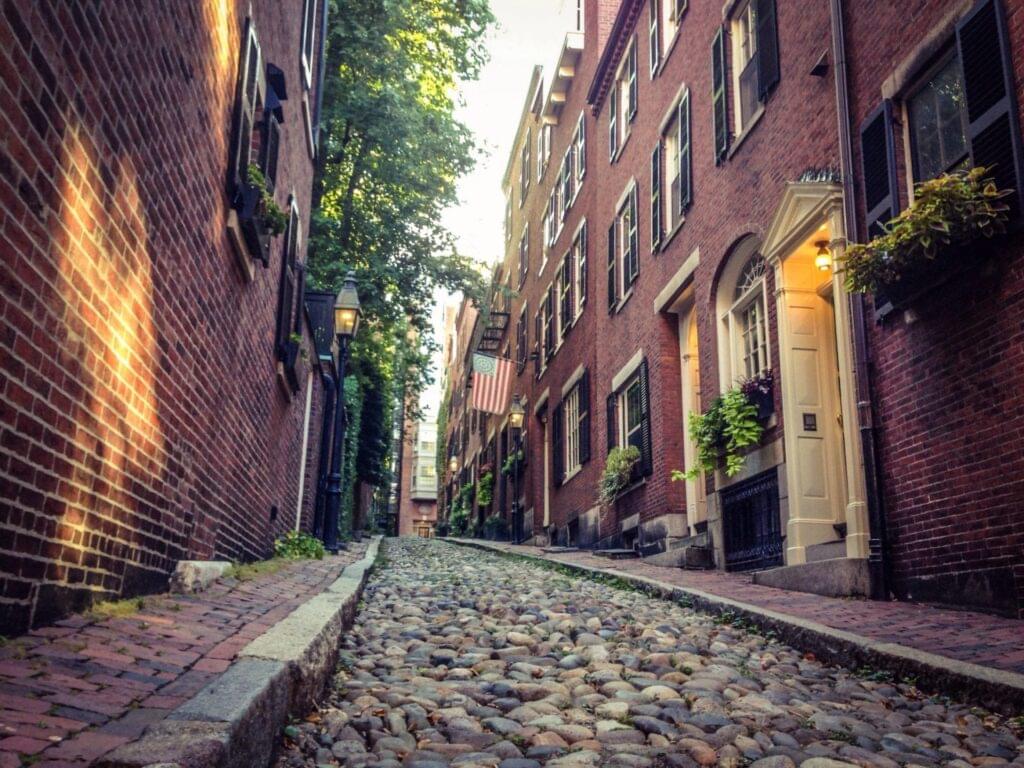 Cobblestone street with historic homes, perfect for restructuring home loans with top restruct experts.